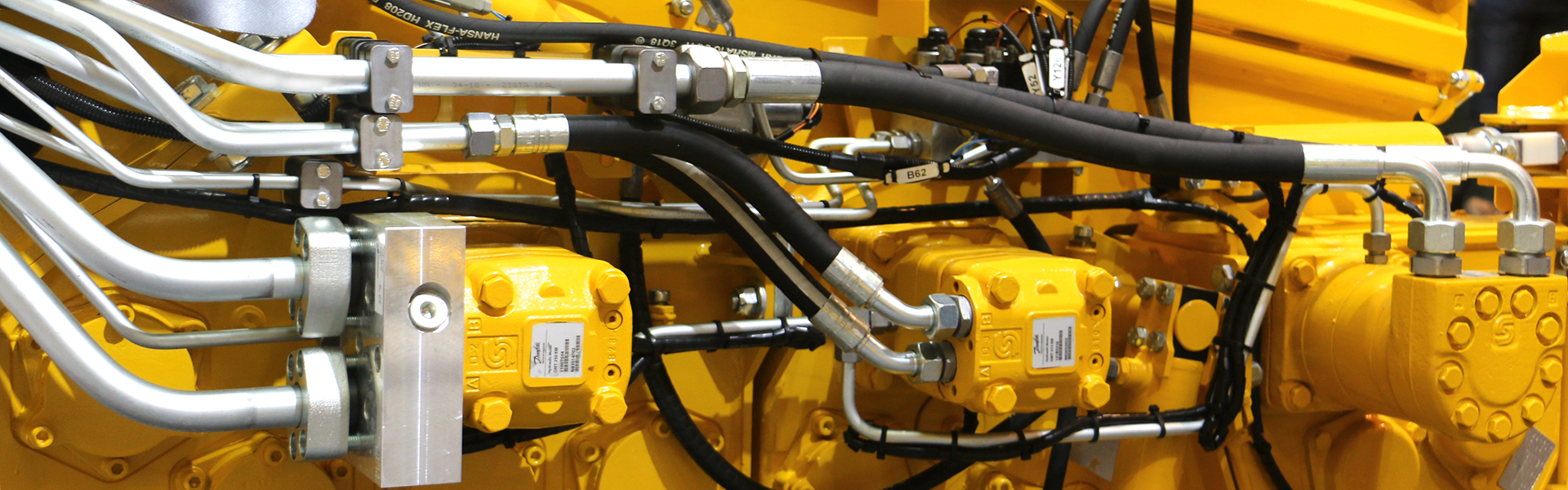 <div style='font-size:28px;text-align:center;padding:0 50px'>全系列管路總成</div><div style='font-size:36px;text-align:center;padding:0 50px'>技術(shù)領(lǐng)先、最佳連接方案</div> <div style='font-size:28px;text-align:center;padding:0 50px'>液壓元件及液壓系統(tǒng)</div>